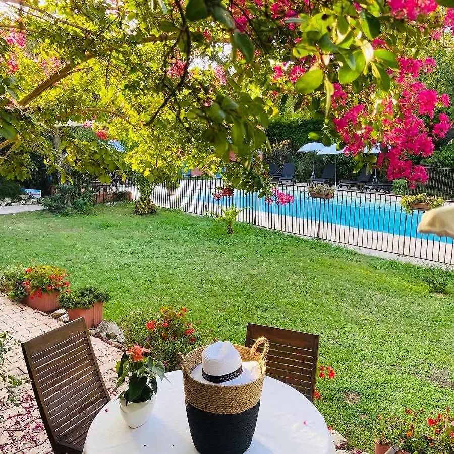 Logis Hotels La Bastide Des Golfs Mouans-Sartoux