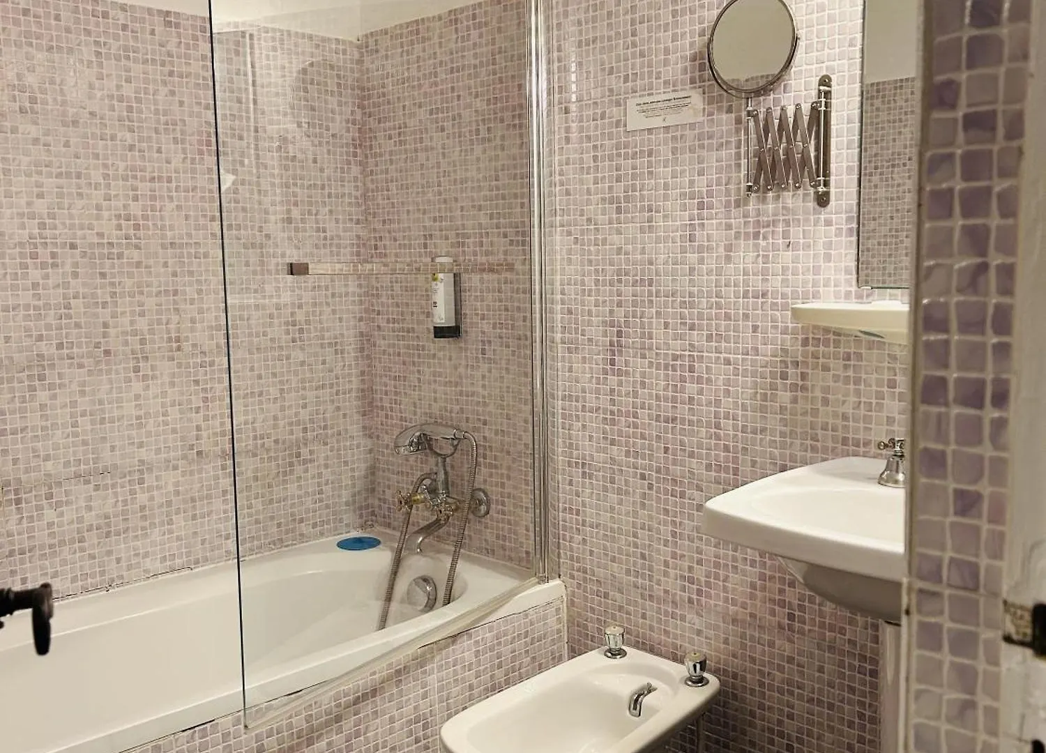 Logis Hotels La Bastide Des Golfs Mouans-Sartoux