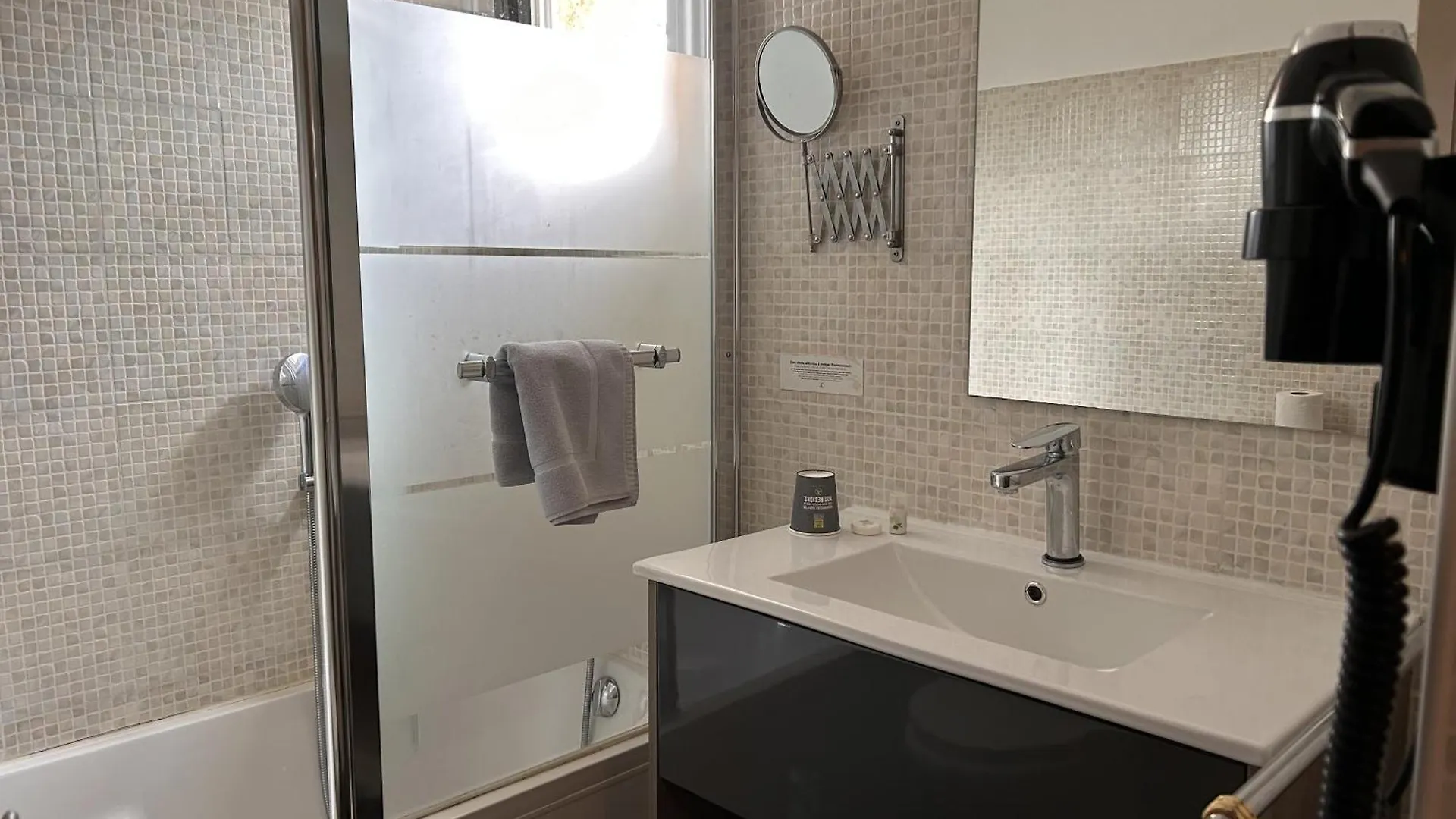 Logis Hotels La Bastide Des Golfs Mouans-Sartoux