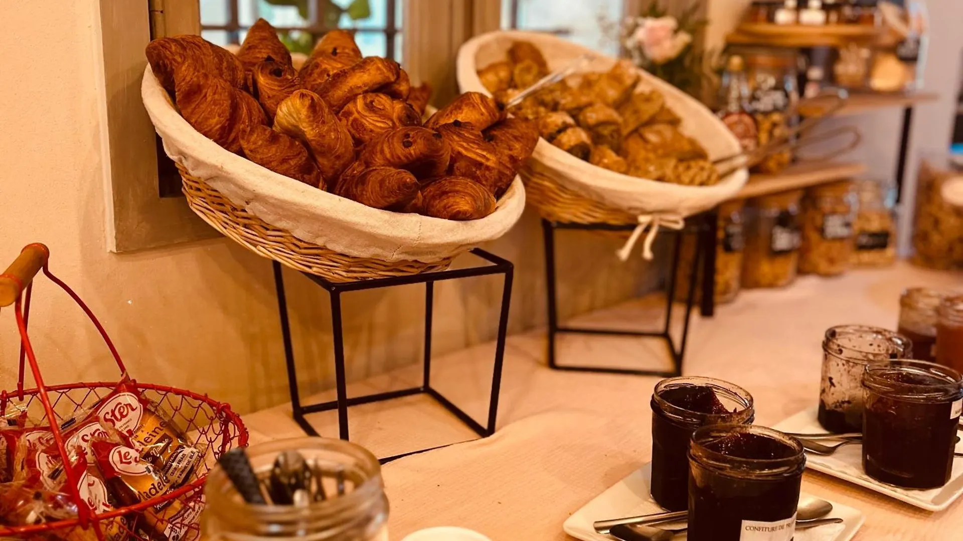 Logis Hotels La Bastide Des Golfs Mouans-Sartoux