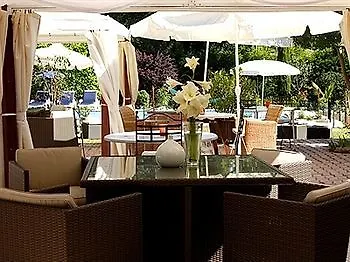 Logis Hotels La Bastide Des Golfs Mouans-Sartoux